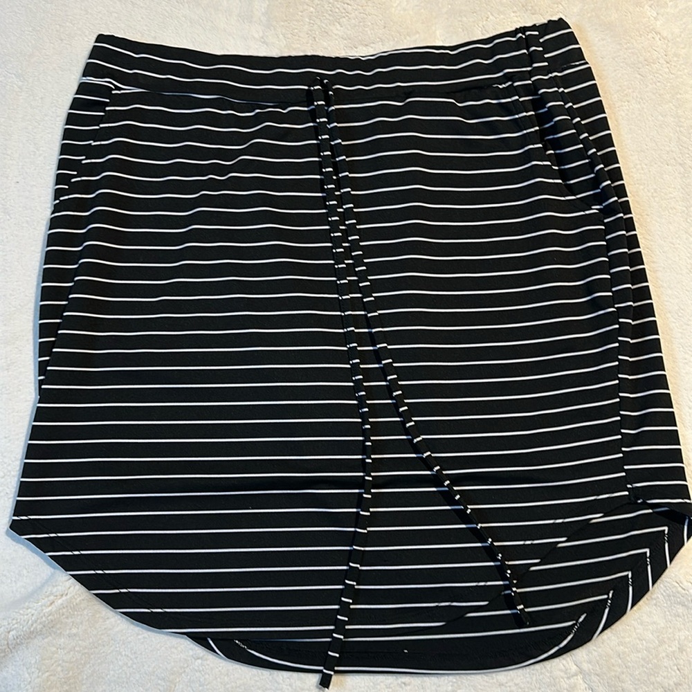 Women’s Casual Skirt with POCKETS!